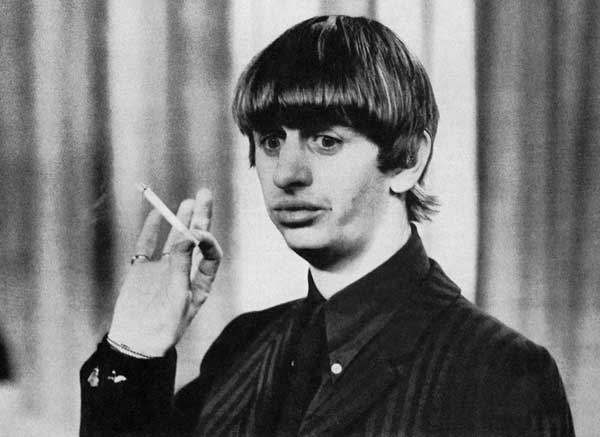 Ringo-Starr-smoking